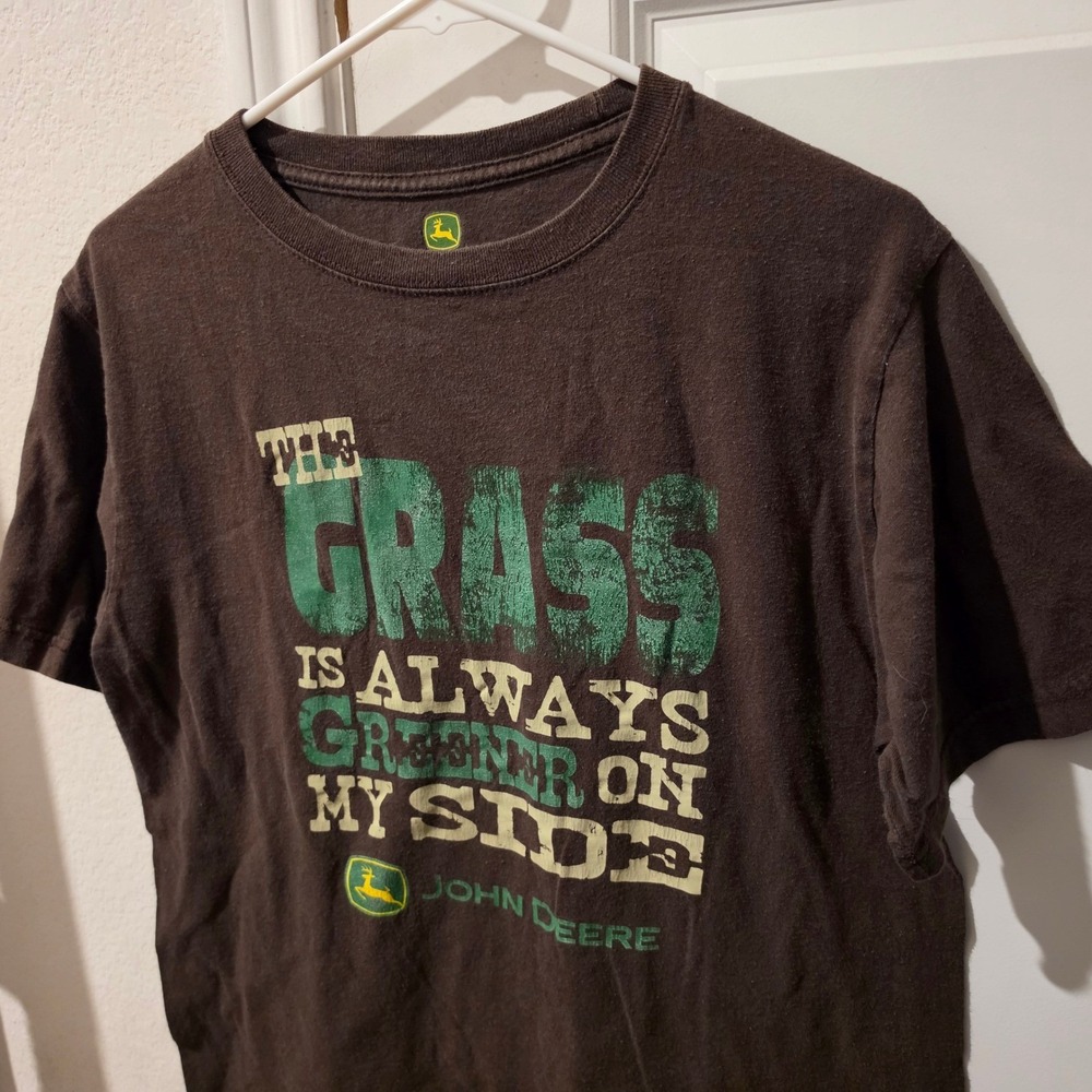 John Deere Mens Brown Graphic T-Shirt Grass Always Greener Side Size M RN120828